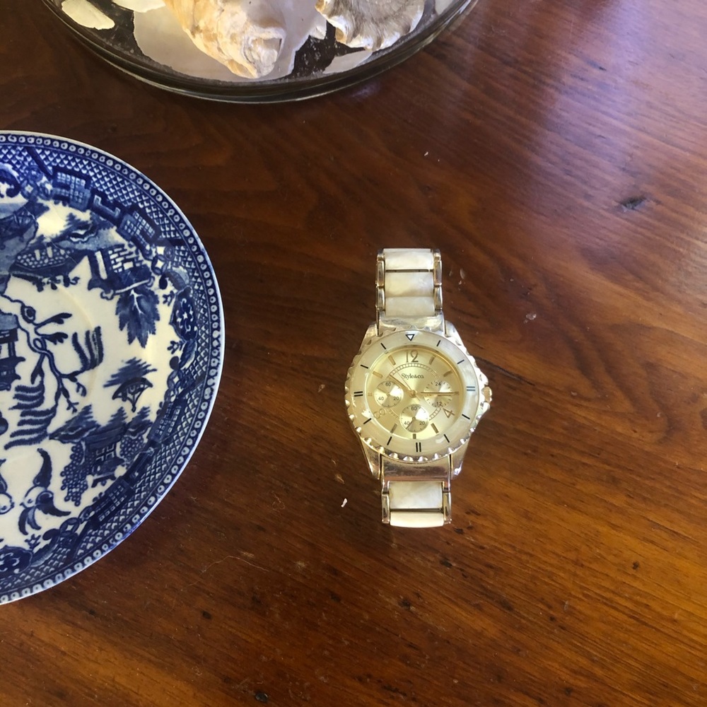 STYLE AND CO.|GOLD AND PEARL LARGE FACE WATCH|XS/S